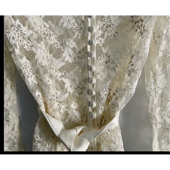 Beautiful lace and bugle beads with satin sash & trim. Size 8 - Picture 9 of 13